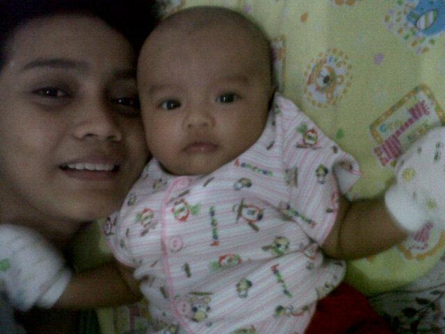 RenyRukmana's tweet photo. Ujan2 @home ber2 with peri kecilQ http://t.co/BXS7hmCKRc
