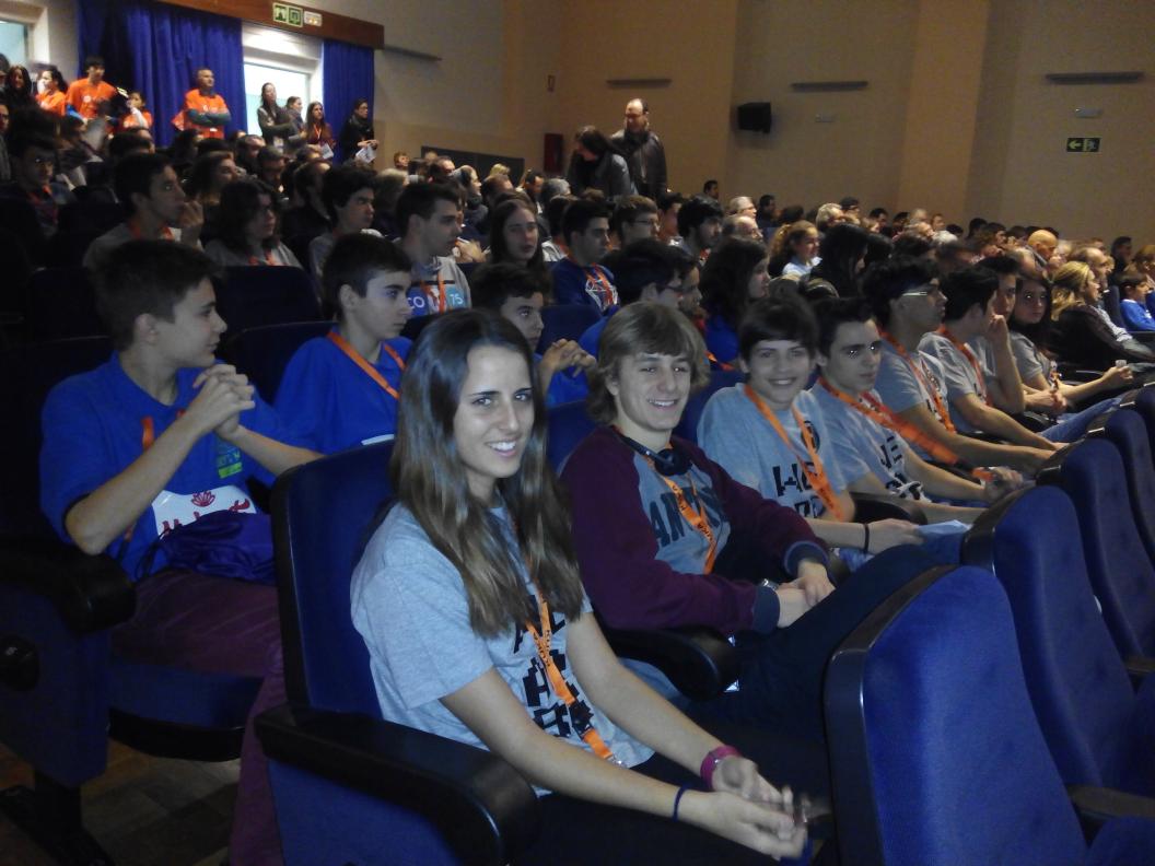 gabrielblanes's tweet photo. Preparats per passar-ho molt bé a #fllbcn 2015 @weare8bit_fll @TheLegoStones i lucy's mind http://t.co/MiAzrMwD9B