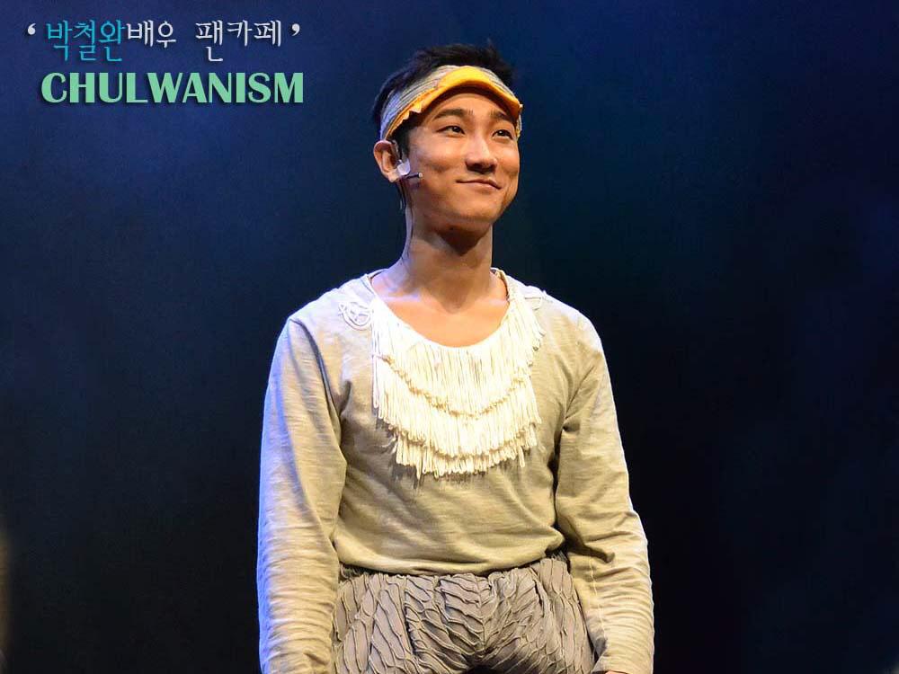 chulwanism's tweet photo. 2015.02.13 뮤지컬 "마당을 나온 암탉" 커튼콜사진. http://t.co/hBeBxbX7Ju