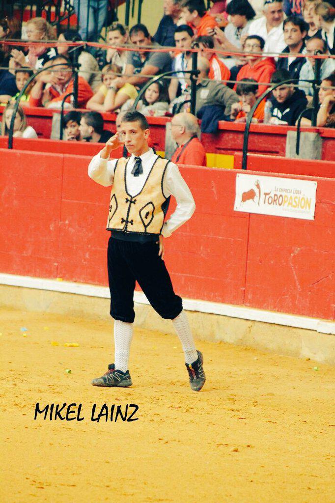 Suerte en el inicio de la temporada a este pedazo de torero a cuerpo limpio. <a href="/DaniPlata2/">Plata</a> VAMOS A VERLO ARTISTA