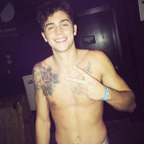 kiyogdr's tweet photo. ♻ ️per Justin ✨
🌟 per il secondo ✨
 Cita per il terzo ✨
 E fate quello che vi pare per colton ✨ http://t.co/XExrxOl9oN