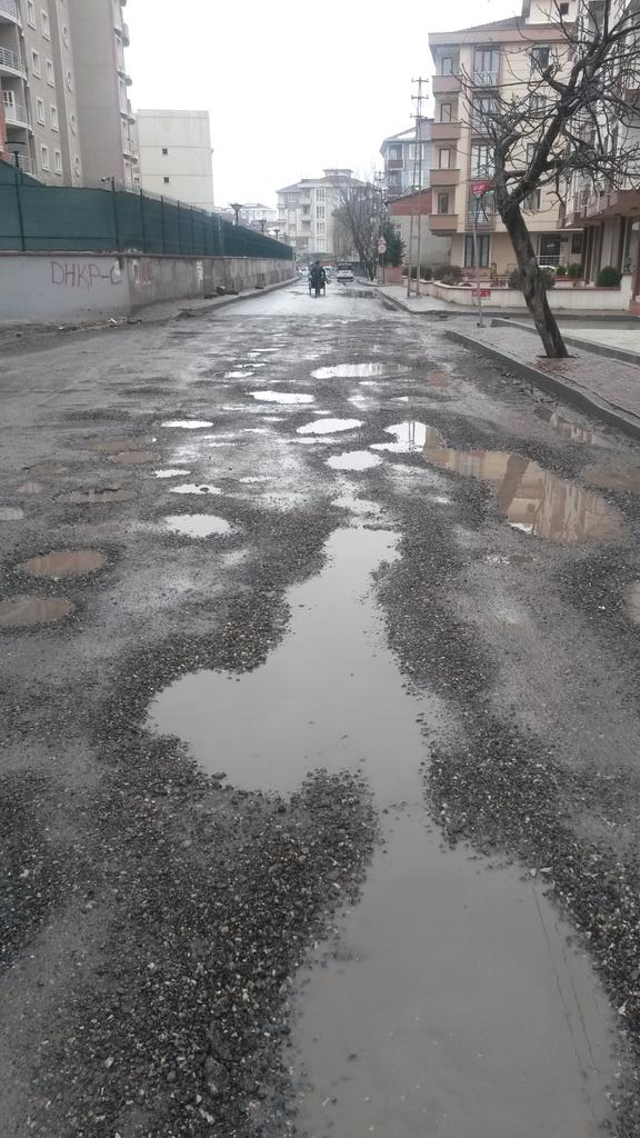 jerenimo21's tweet photo. @Cekmekoybeltr 4aydir bitmeyen yol icin teşekkür ederiz (aydinlar mah kazim karabekir cad parkverde yan yol )hizmet? http://t.co/smoAt3mBuV