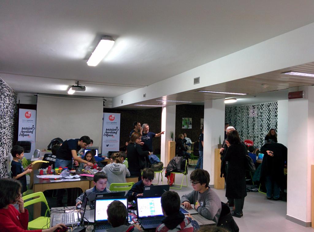 alex82y's tweet image. #CoderDojo tutto pronto per partire, buon complenno @CoderDojoMi ! #coderdojomi