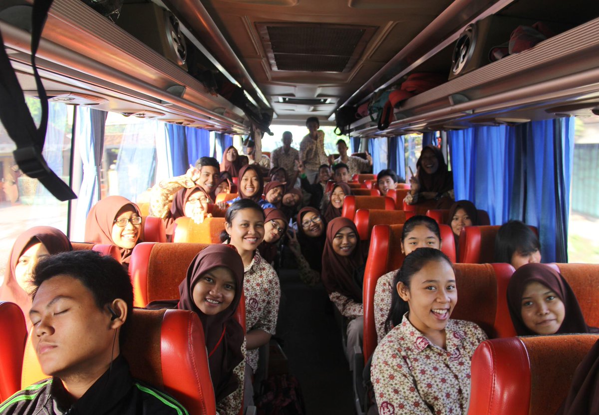 LePs_SWIBHA's tweet photo. Studi Banding @Sebayota ke SMAN 1 Wonosari .. #1 http://t.co/Bl5UTBckLJ