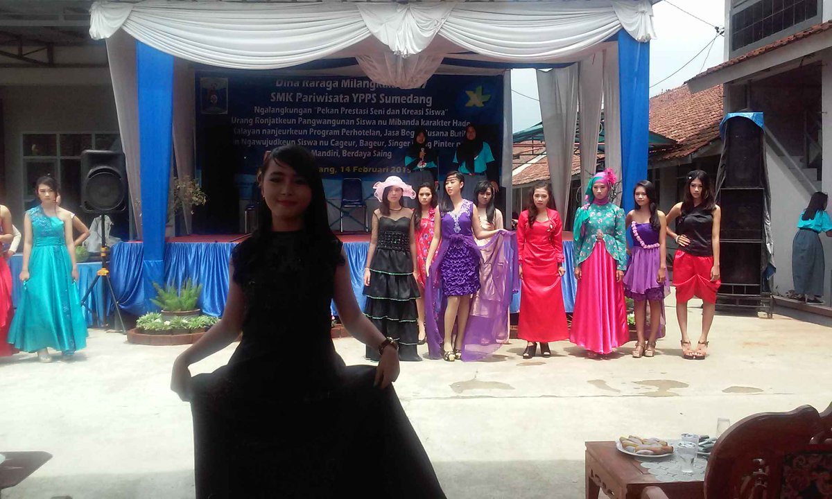 Pashion show <a href="/milad/">dr. Milad</a> smk ypps sumedang.