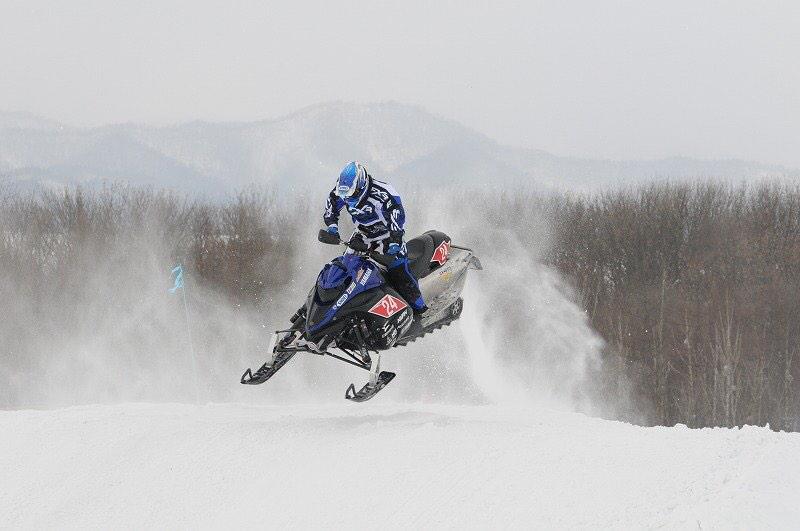 snowmobile_bot's tweet photo. SAクラス唯一のYAMAHAライダー！
#15 寺崎選手！
全日本大会フル参戦ならチャンピオン争い間違いなし？！
そんな選手が第4戦からの参戦になります！
見所になるんではないでしょうか！
また#17駒形選手もランキング5位と��好調！ http://t.co/BEXEyGWXmq