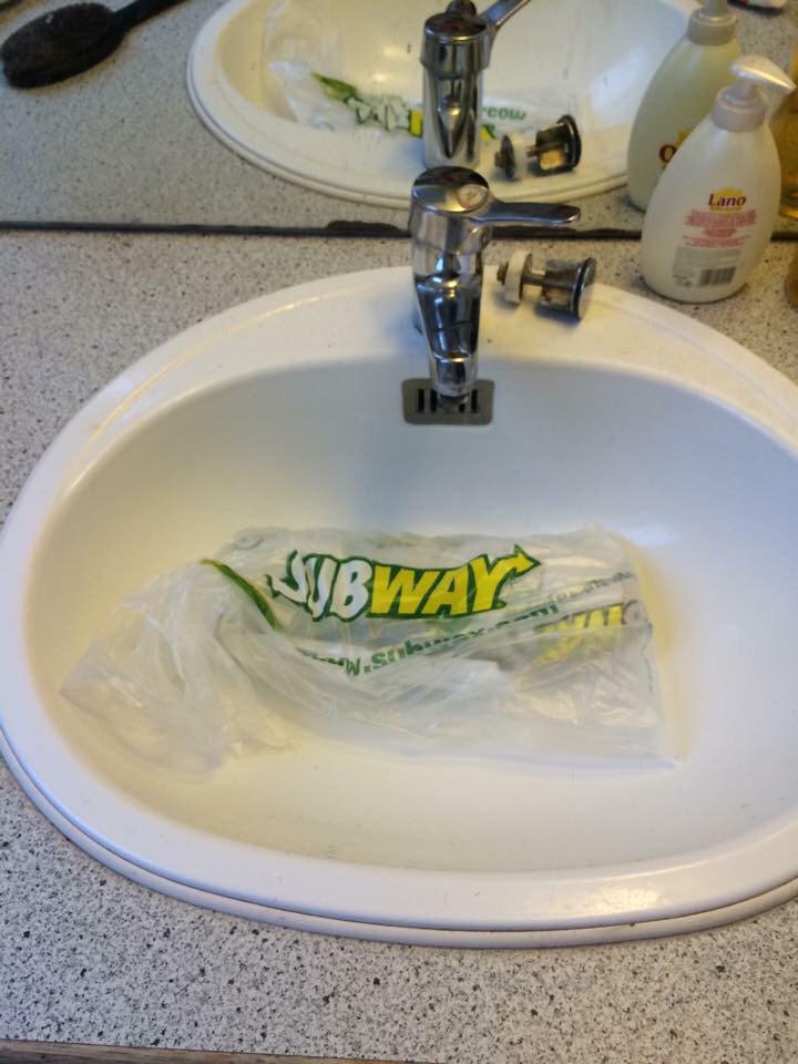 AndreasGunders's tweet photo. Eneste positive med at jeg var så full som jeg var igår var å glemme at jeg hadde kjøpt frokost http://t.co/eQV0h9MCxA