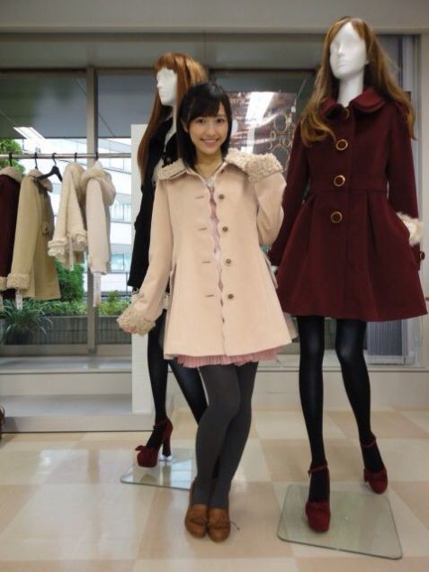 KIG_TeamK's tweet photo. 今日はバレンタインだから
コーディネートはコートに
中はワンピースで髪は結ばないようにしてみました！ブレスレットを付けてお出かけするファッションにしました！
いいと思ったらrtかファぼしてくださいね！キャプテンmayu.w http://t.co/OhJeCYwIfi