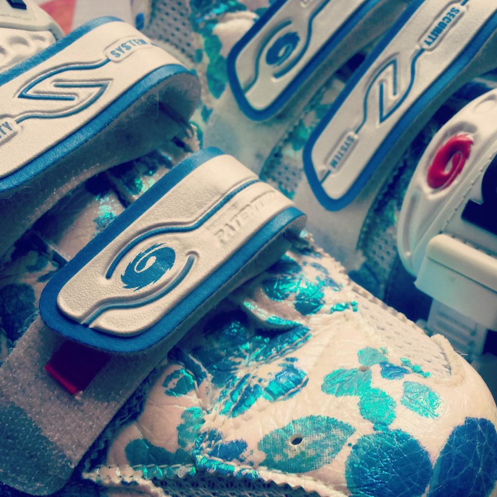 Meisje_Sanne's tweet image. Und jetzt....let&apos;s click on some fancy shoes. Tijd om voor het eerst écht op de racefiets te stappen! #tryatleet