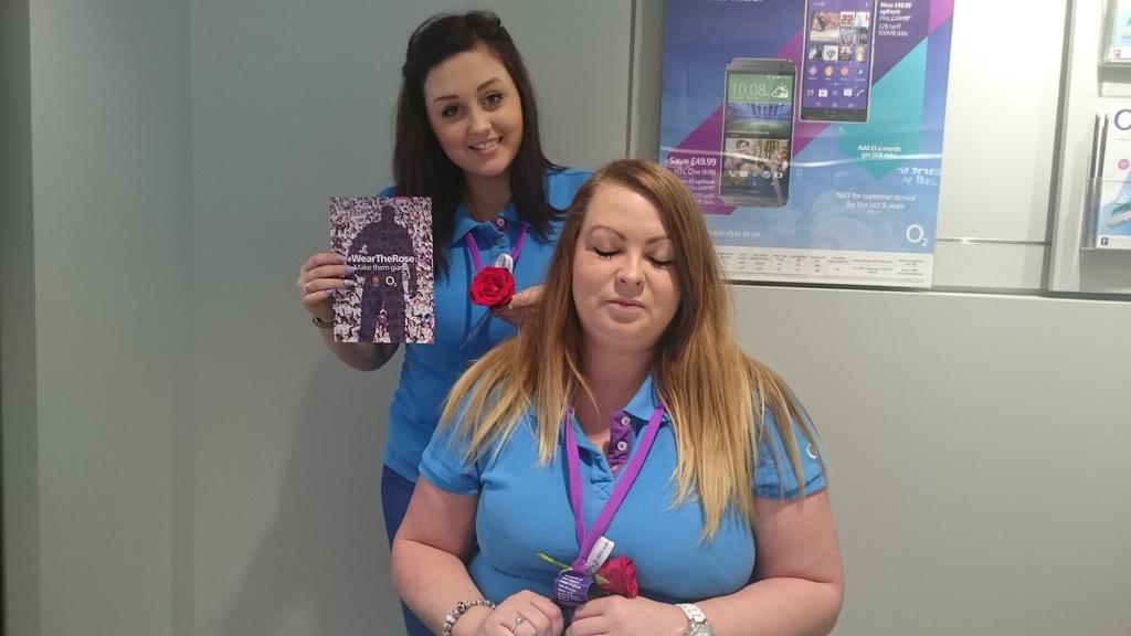 thegoodwinecru's tweet image. #O2Loughborough are in the spirit. Come and visit for your free Red Rose! #WearTheRose for #EnglandRugby