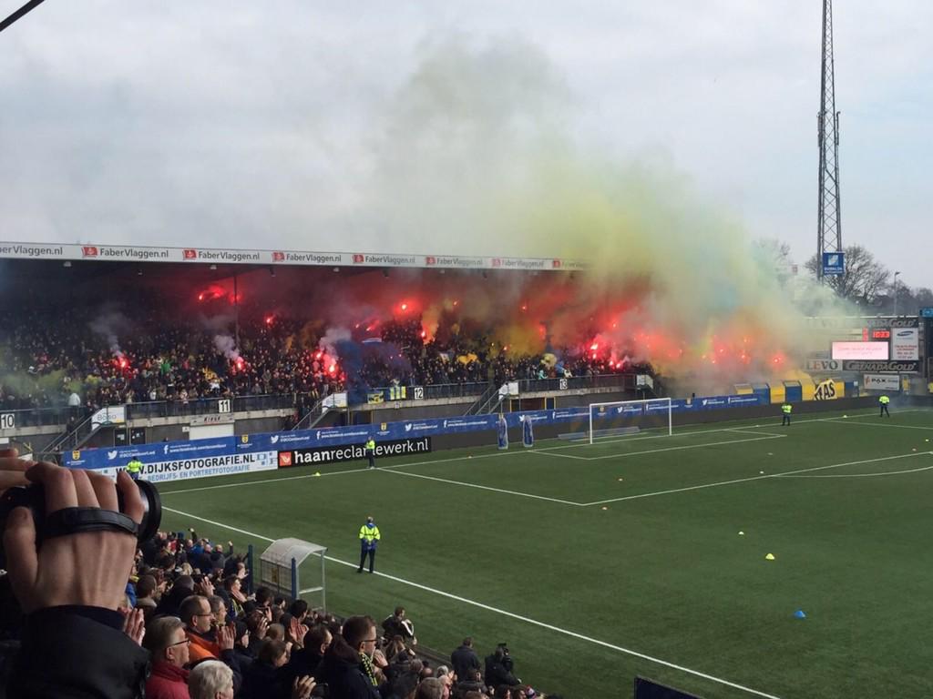 7000 man op de laatste training van <a href="/SCCambuurLwd/">SC Cambuur</a> !!! Hoezo een beladen wedstrijd morgen tegen <a href="/scHeerenveen/">sc Heerenveen</a> ...