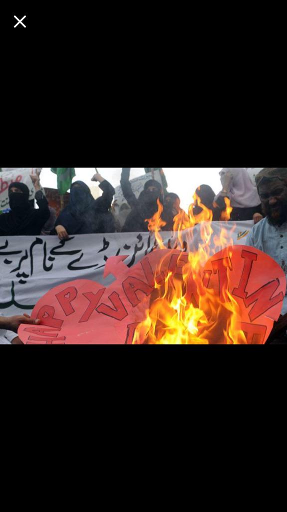 TRobinsonNewEra's tweet photo. Muslims,is there anything that doesn't offend you? http://t.co/GvXAp90rZW