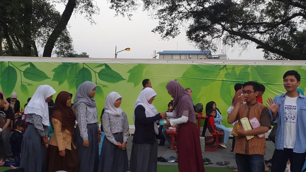 Selamat buat adik yang menjadi pemenang selfie marathon \^^/ 
#CintaMulia #FestaraKarisma