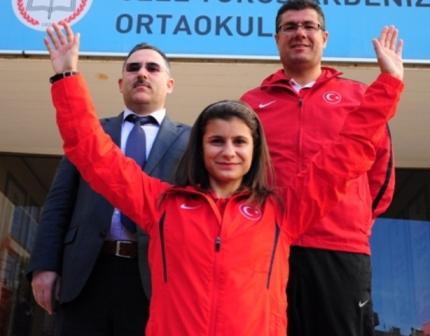 torosyagmur7's tweet photo. Avrupa Şampiyonluğu ödül töreninden kareler http://t.co/Ltft5wZu4n