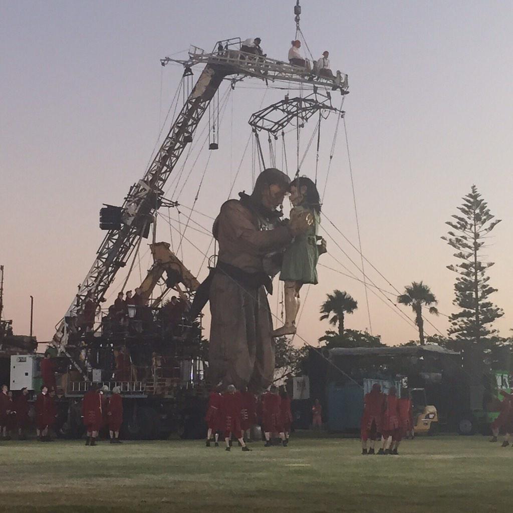 perthfest's tweet photo. The Little Girl Giant meets the Australian Diver she has been searching for. #giantsperth #perthfest http://t.co/3UWGlaf8JS