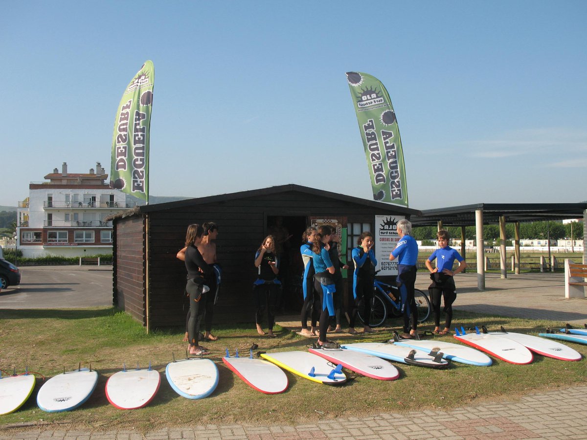 AjoSurf's tweet photo. Foto sacada del armario, olitas y buen tiempo, q mas se puede pedir??? http://t.co/uSeB7Necrz