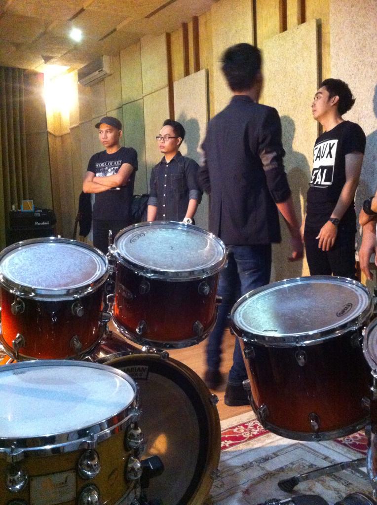 Sesi foto AOP....semangatt guyss cc : @sigitAryP <a href="/sonnie_aop/">Sonnie 8pm</a> <a href="/algamehdi/">Alga Ilyas</a> <a href="/handy_aop/">handy AOP</a> <a href="/Aop_Andra/">Andra aop</a> <a href="/RestraAndre/">Andre Restra Stinky</a>