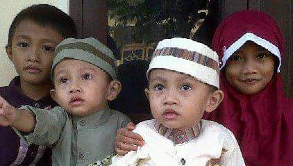 Gmn lucu kan aku 3 tahun lalu..he2 foto ini sewaktu kami berlibur ke rumah nenek di kampung ayah, jadi rindu nenek :(