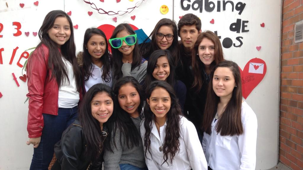 secundariafll's tweet photo. Felicidades en este día del Amor y Amistad. Valores agustinianos promovidos en nuestra escuela. http://t.co/RVJwNY01ZD