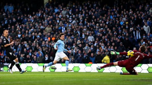 MATCH SHOT: <a href="/21LVA/">David Silva</a> slots home to give the Blues a 1-0 lead! #cityvfulham