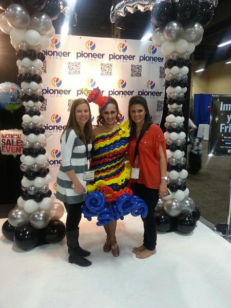 LindseyFarnish's tweet photo. Enjoyed the #ppaiexpo, especially  with #Pioneerballoon girl and #redsolocup! @BeehiveSpecialt http://t.co/rugtTJfB