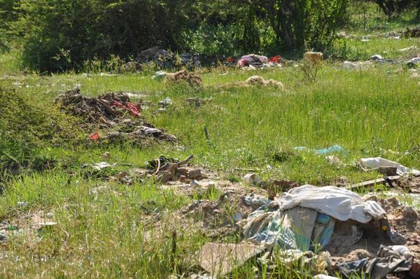 lanka09's tweet photo. My story on #srilanka #killingfields &amp; remnants of 09 war still visible http://t.co/QLJznFiI http://t.co/smqW6VFf