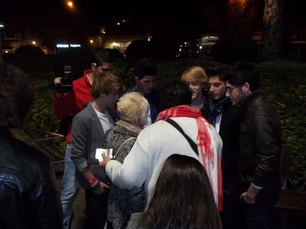 radiomorilesfm's tweet photo. Nuestros querídos @RadioMaribel y @unadenachos entrevistando al grupo @AurynOficial :) http://t.co/gyn4SksK