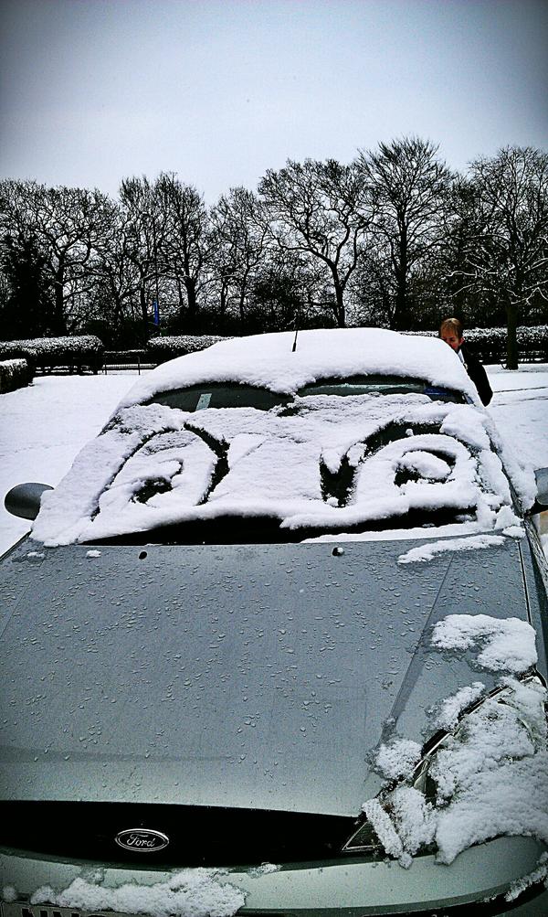 Ilovenostalgia's tweet image. “@lucy_larkman: @Dastardly_Pants #snowcar http://t.co/CiWaY3Dx”
