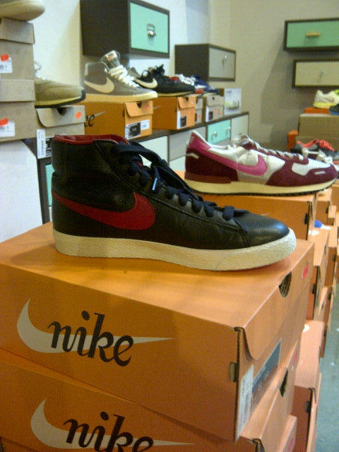 Clinictweets's tweet photo. Come and get yours ! Al de sneakers van @Nike in solden. -30% op de hele collectie. #CrazySales at Clinic Antwerp Store http://t.co/fFthT4fG