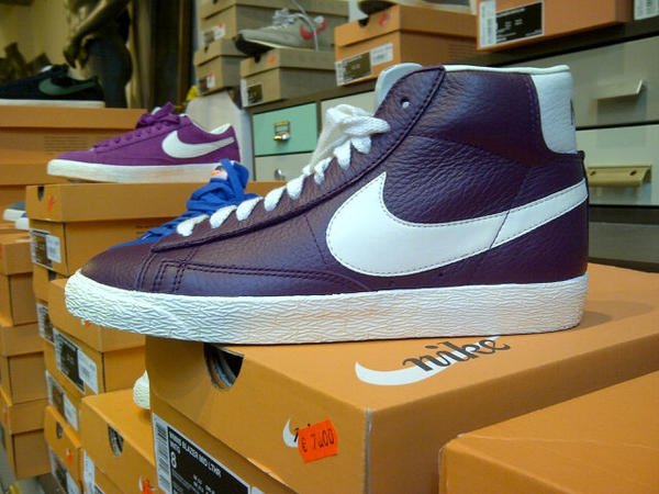Clinictweets's tweet photo. Come and get yours! Al de sneakers van @Nike in solden. -30% op de hele collectie. #CrazySales at Clinic Antwerp Store. http://t.co/Gw6RSUK3