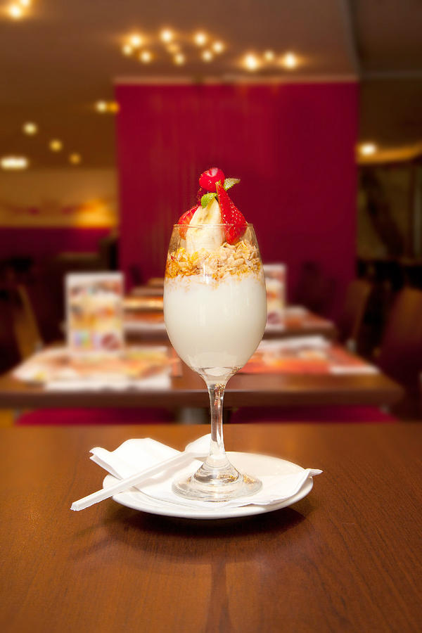 ¡Feliz Sábado, Gurús! ¡Con esta copa de yogurt seguro empiezas muy bien tu sábado!