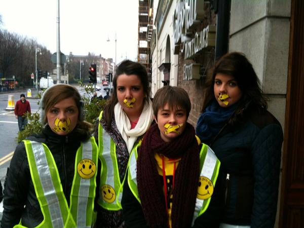 ispopeacatholic's tweet photo. RT @YouthDefence: Representing for the voiceless at #vigil4life 
@irishexaminer @irishtimes @independent_ie @RTENewsNow http://t.co/trPyMKO7