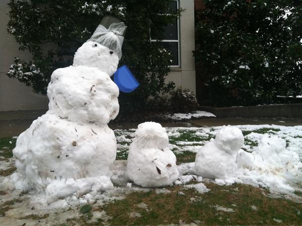 dfultz90's tweet photo. @WCBIWEATHER in front of Hilbun Hall on MSU campus! http://t.co/kQ0m5GxD
