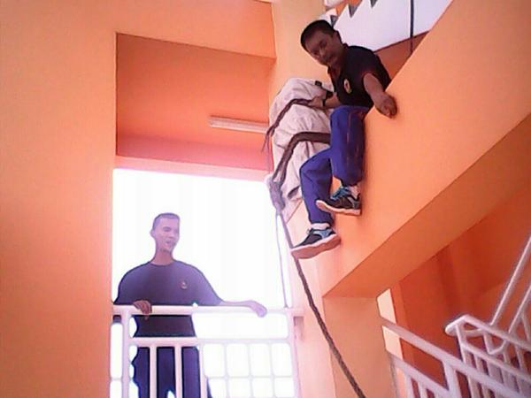 BHGLatihan's tweet photo. Persiapan untuk ujian fizikal skim kp 17 di PDPA Petra Jaya kuching yg akn d adakn pd 19-22 jan 2013 http://t.co/z3eeGAx3
