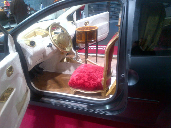 safakcak's tweet photo. Ben bir Renault un icini tasarlayıp geleyim :) http://t.co/kou4XR3b