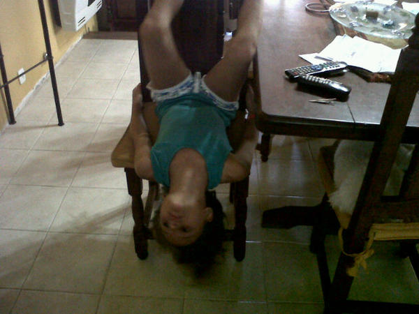 LuisanaRenzoni's tweet image. Mi hermana mirando tele, #alltheproblems