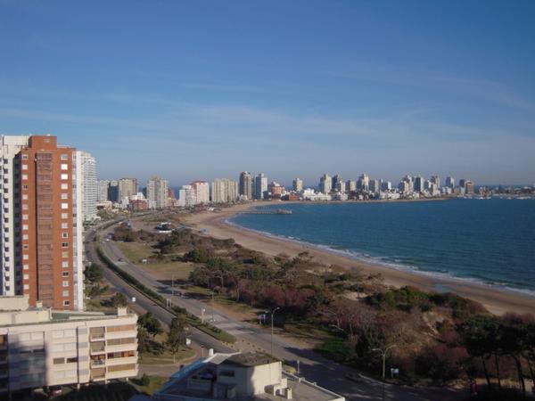 AmarrasInm's tweet photo. Mansa. 1 dor. ½. Serv. Mucamas, Gym, Cochera, Internet. Febrero: usd 3800. 1ª: usd 2400. 2ª usd 2000. Ideal 4 personas. http://t.co/q55iTTPs