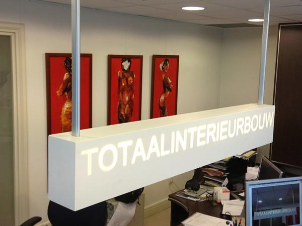 IDEE...Hi-macs kantoorlamp incl. aan de binnenzijde gefreesde tekst! Wij maken hem voor U. <a href="/baars_bloemhoff/">Baars & Bloemhoff</a> <a href="/ErikBB1/">Erik Baars&Bloemhoff</a>