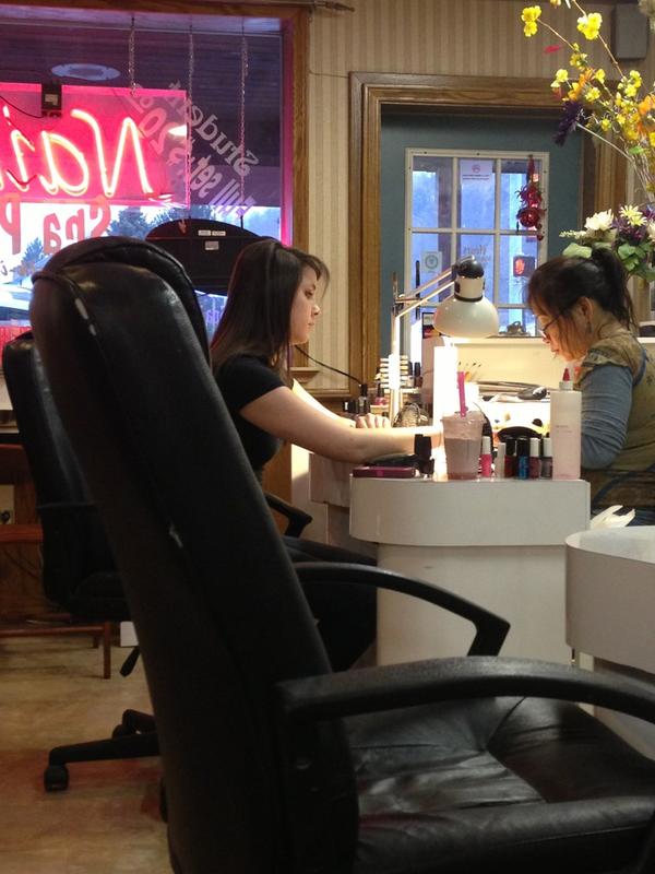 marofsky_leahh's tweet image. #mani #pedi #bifftime @karaevans14