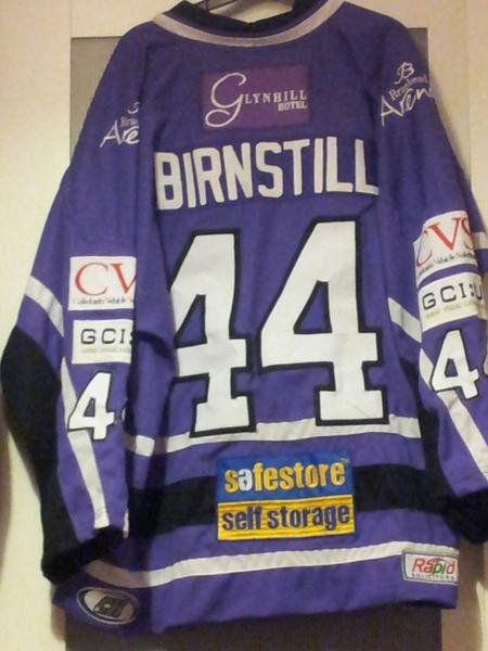 “<a href="/Linda__xo/">Linda Hancy</a>: Best present ever!!!! Love my new jersey <a href="/StevenBirnstill/">Steven Birnstill</a> #MyFavourite ” cheers!
