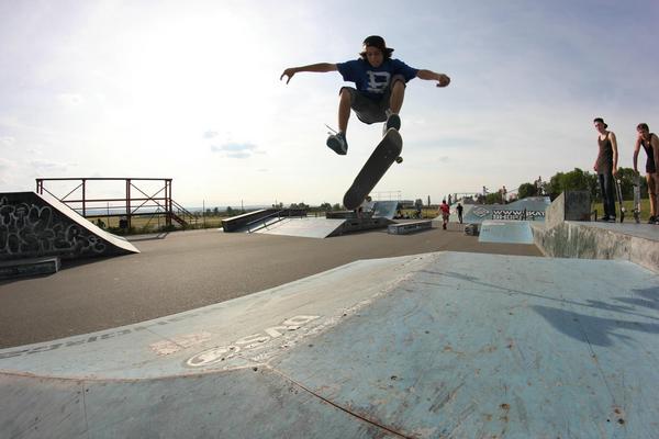 dirtygk's tweet photo. #Follow me i'm sexy for girls and skater for niggas !!!  #Follow me !! @dirtygk :) http://t.co/dyIsfCgq