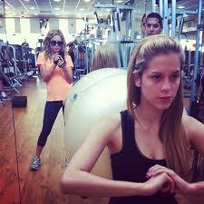 lua_branco2's tweet image. nos tenpos livres com minha chatas