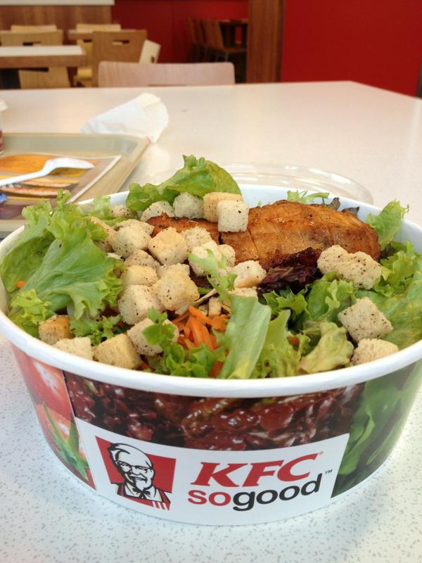 sophiaturki's tweet image. Only thing I could order at KFC #salad #temptationoverload