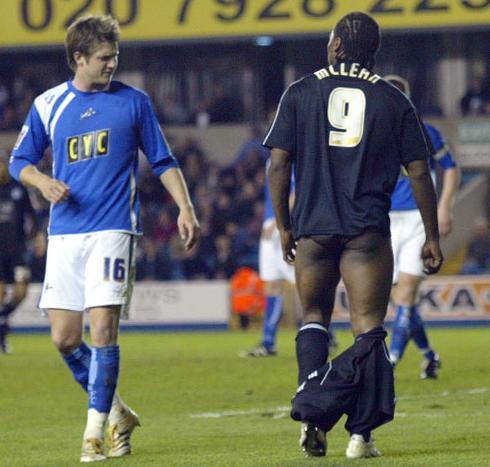 Celebpics1's tweet photo. @A9Mac What on earth was going on here Macca?!? #celebpics http://t.co/spUCj66D