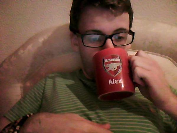AlexBatt's tweet image. Cup of tea and chilling in bed! #CannotComplain