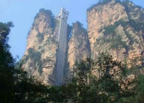 [대륙의 엘리베이터]-중국 후난성의 한 산에 만들어진 세계에서 가장 높은 외부 엘리베이터. 높이 330미터로, 이름은 베일롱 엘리베이터