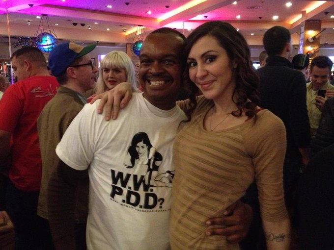 I love people who wear my shirts :-) http://t.co/uSItKzJu<a href="/tag/fan"class="tags"><span>#fan</span></a>