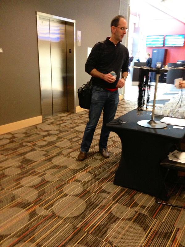 Azure's tweet photo. Look who we spotted coming into the #msaccel #tsdemoday! (cc:@ScottGu) http://t.co/F9rScmDr