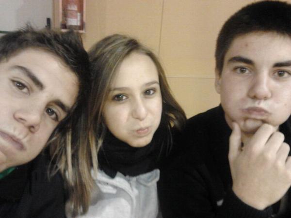 Nuriaguell7's tweet photo. mmmolts moments ii els q ens queden! Per molts anyyyys reii:) Ara i sempre °° http://t.co/3wEoCDhC