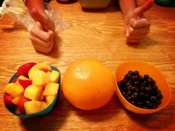 SheenaScott72's tweet photo. Boosting the fruits for an after work snack with the kids #fruit #family #snack http://t.co/fMOxJceU